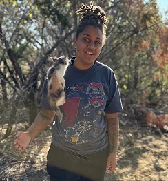Frame 2085664331